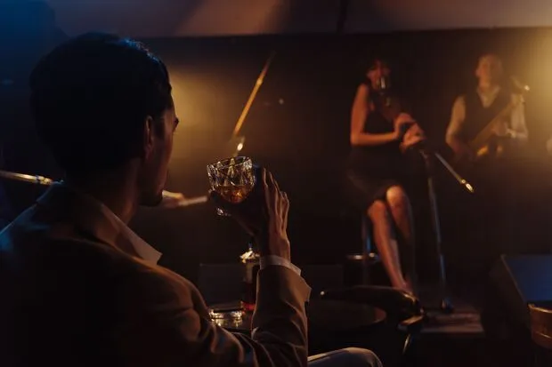 Stolik lounge podczas muzycznego wieczoru Dusk & Olive